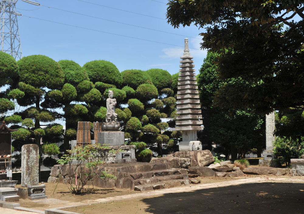 <div>七百年の歴史が紡ぐ、<br>心安らぐ祈りの場</div>